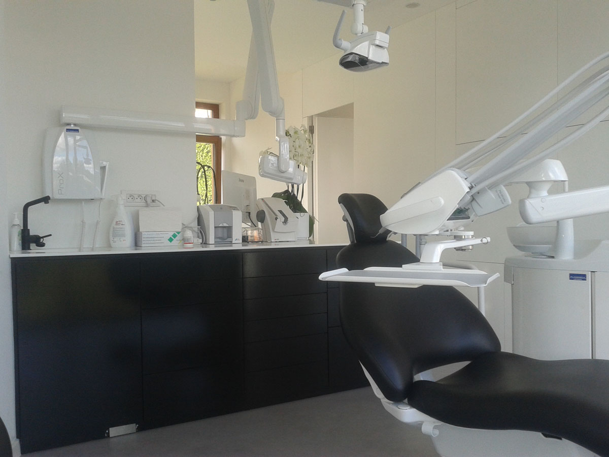 Pour votre cabinet dentaire, apex intégre une serie de tiroirs sur mesure afin de répondre à votre demande de rangement.